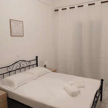Vicky's Apartment, Aliko