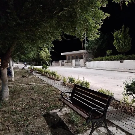 Vicky's Apartment, Aliko